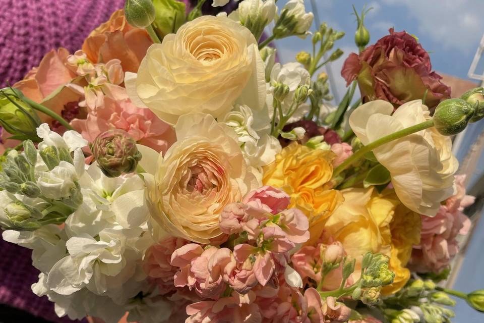 Ramo de novia con flores de colores