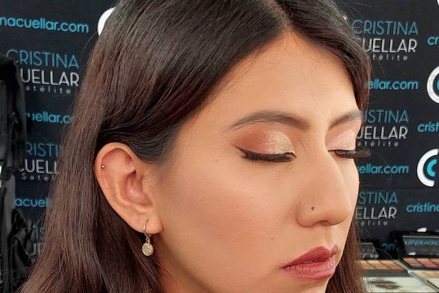Maquillaje con color metálico