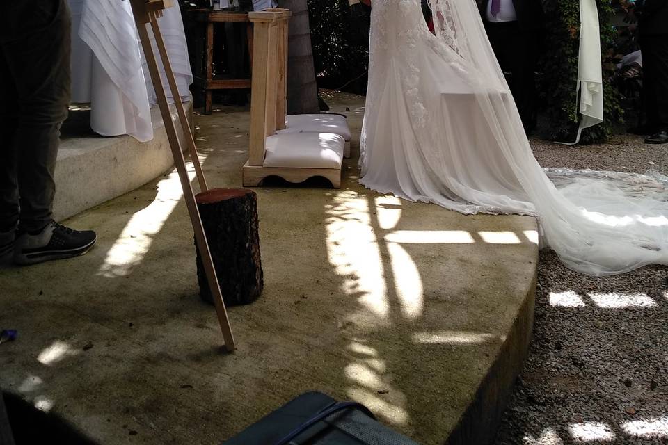 En el altar con música