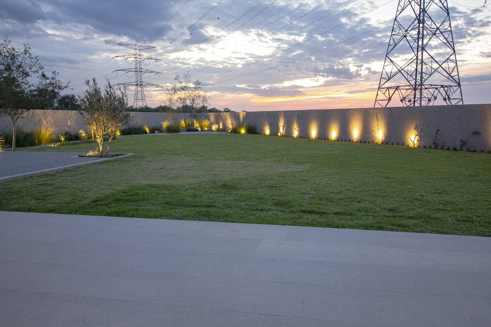 Jardín tarde atardecer