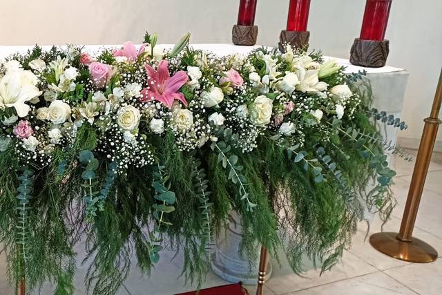 Arreglo de flores para la iglesia