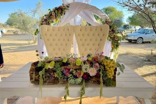Mesa de novios con tronco