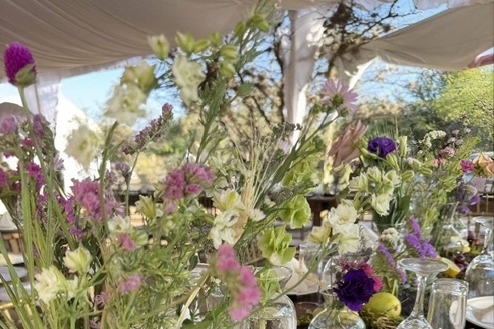Boda con flores y frutas color