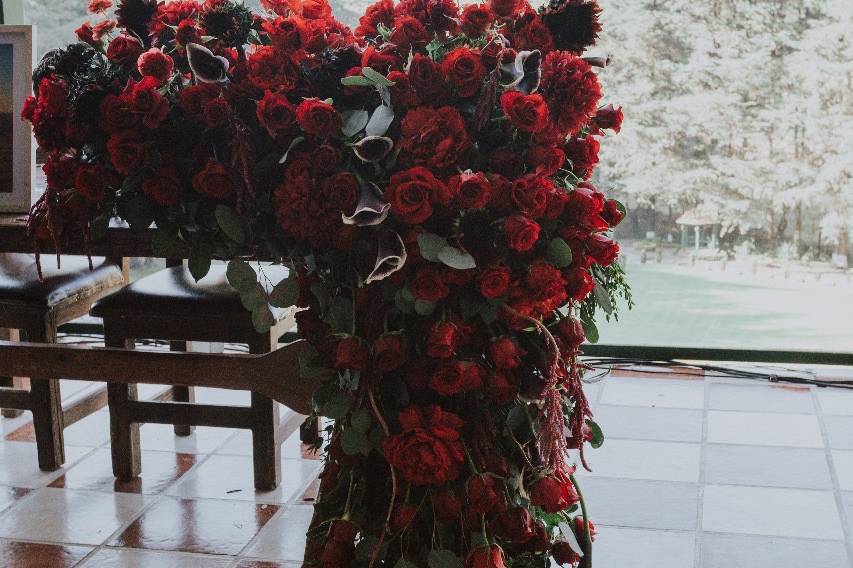 Mesa de novios roja