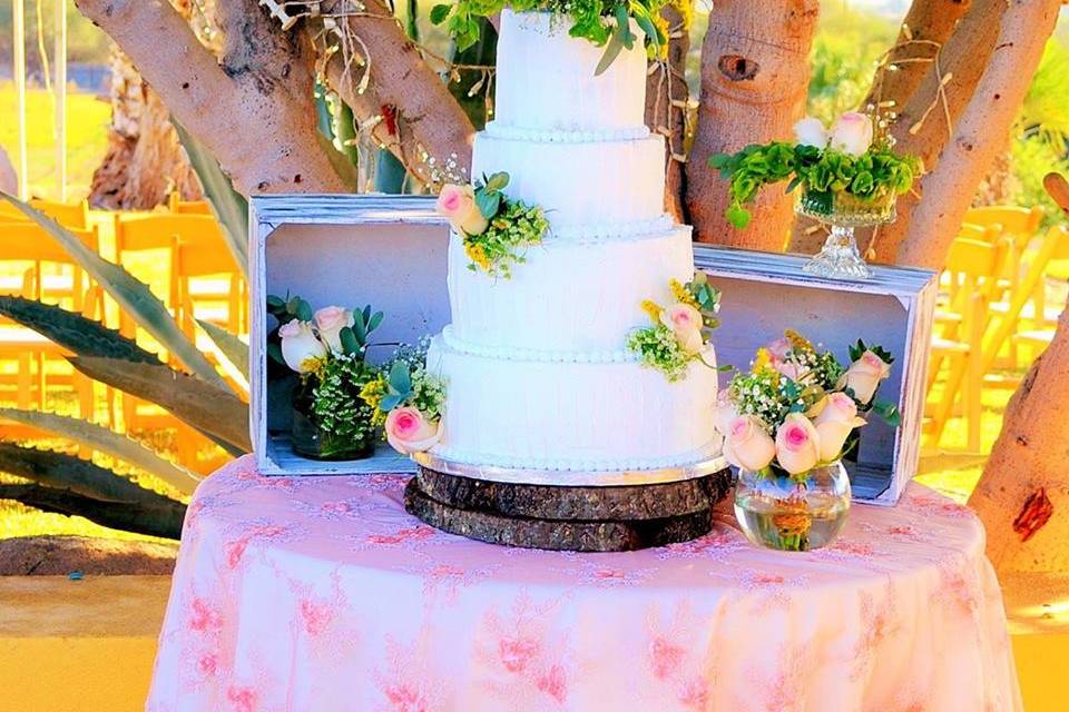 Pastel de boda en crema