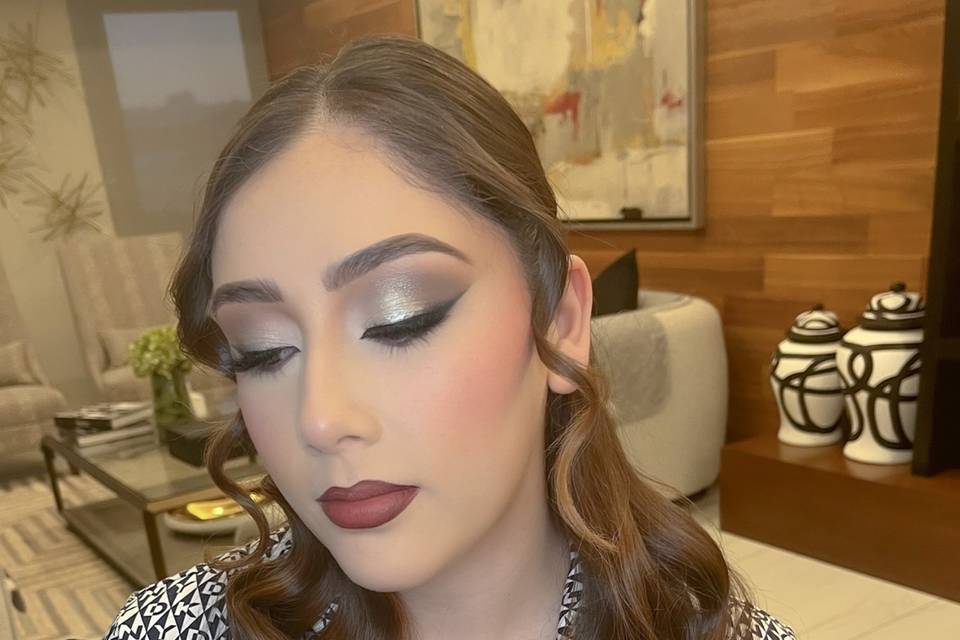 Peinado y maquillaje social