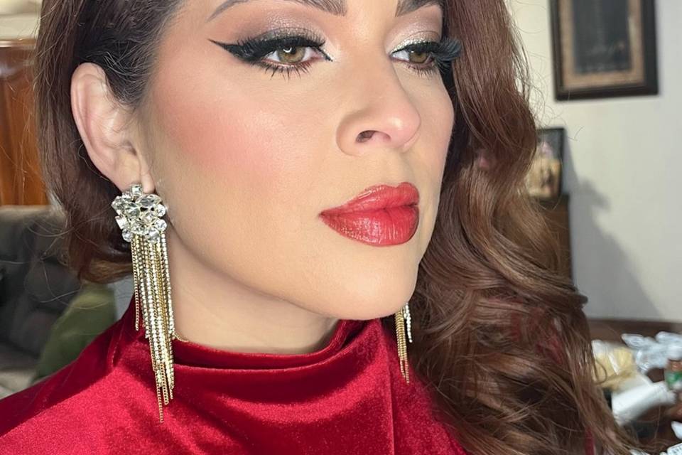 Maquillaje y peinado