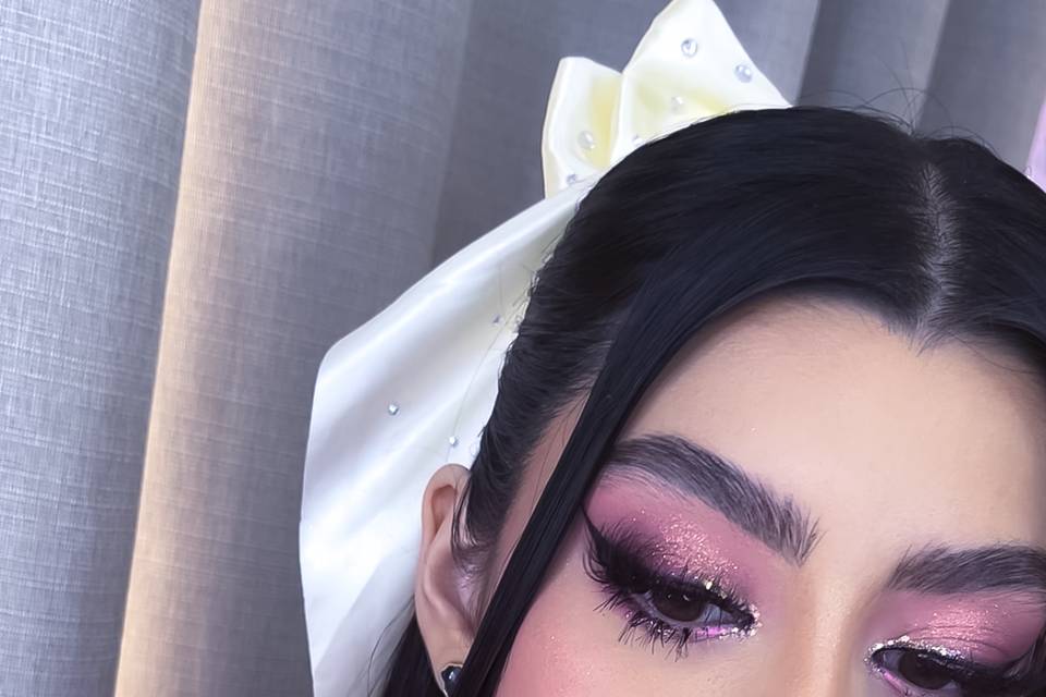 Maquillaje y peinado