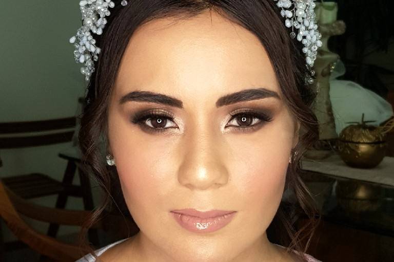 Maquillaje y peinado de novia