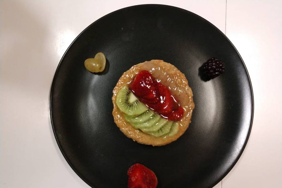 Tarta de crema pastelera y frutas