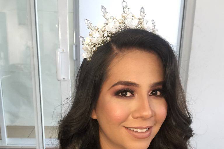 Maquillaje y peinado