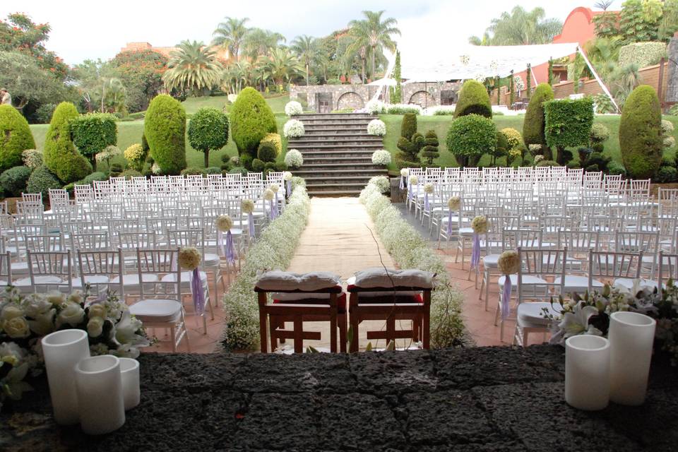 Capilla vista jardín