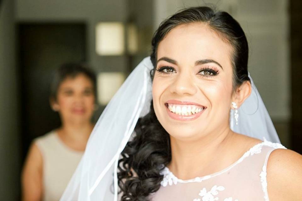 Maquillaje y peinado Novia