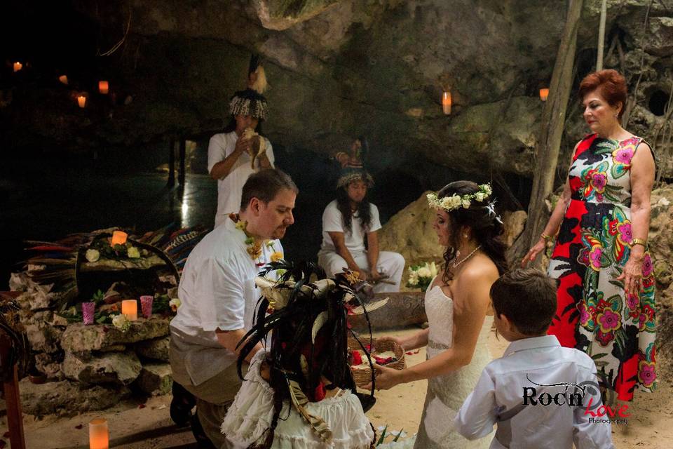 Ceremonia ancestral en cenote