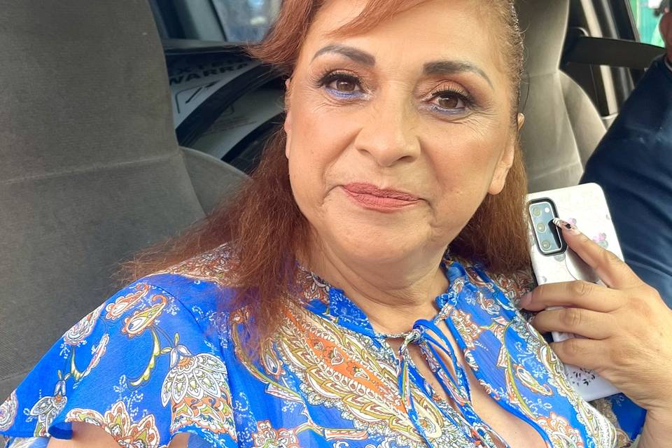 Maquillaje y peinado