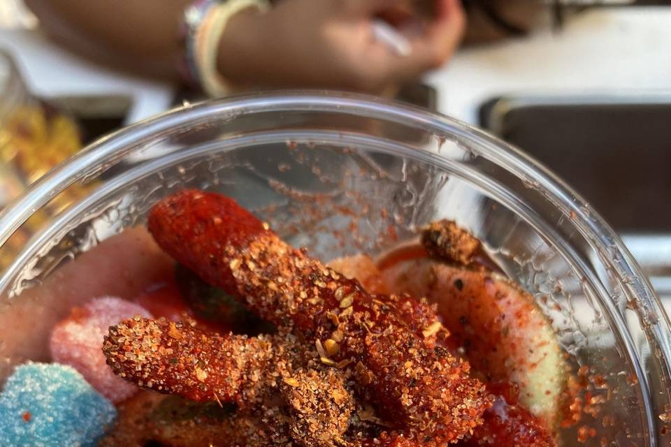 Gomitas bañadas en chamoy