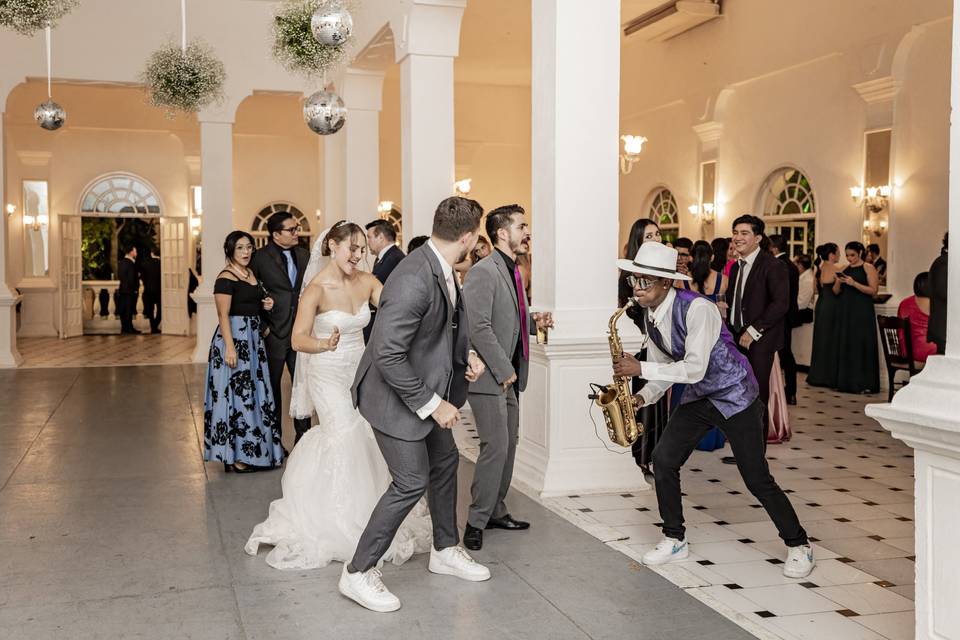 Boda Cuarto de Máquinas, Teya