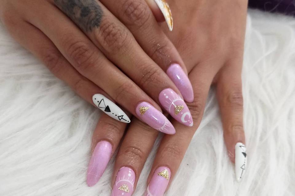 Uñas rosas con blanco