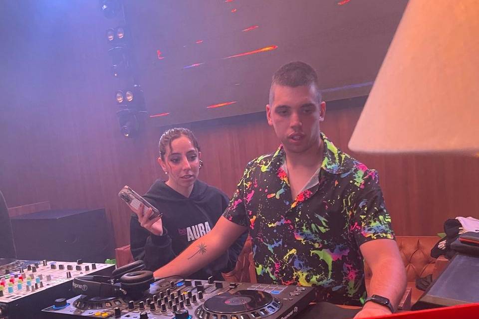 DJ en la fiesta
