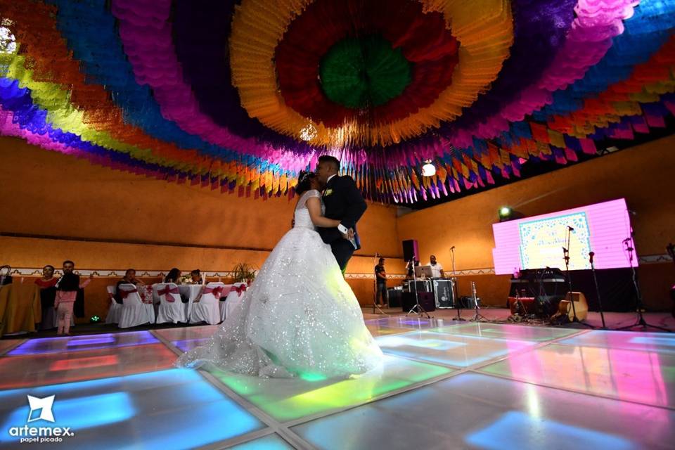 Enramada boda papel colores