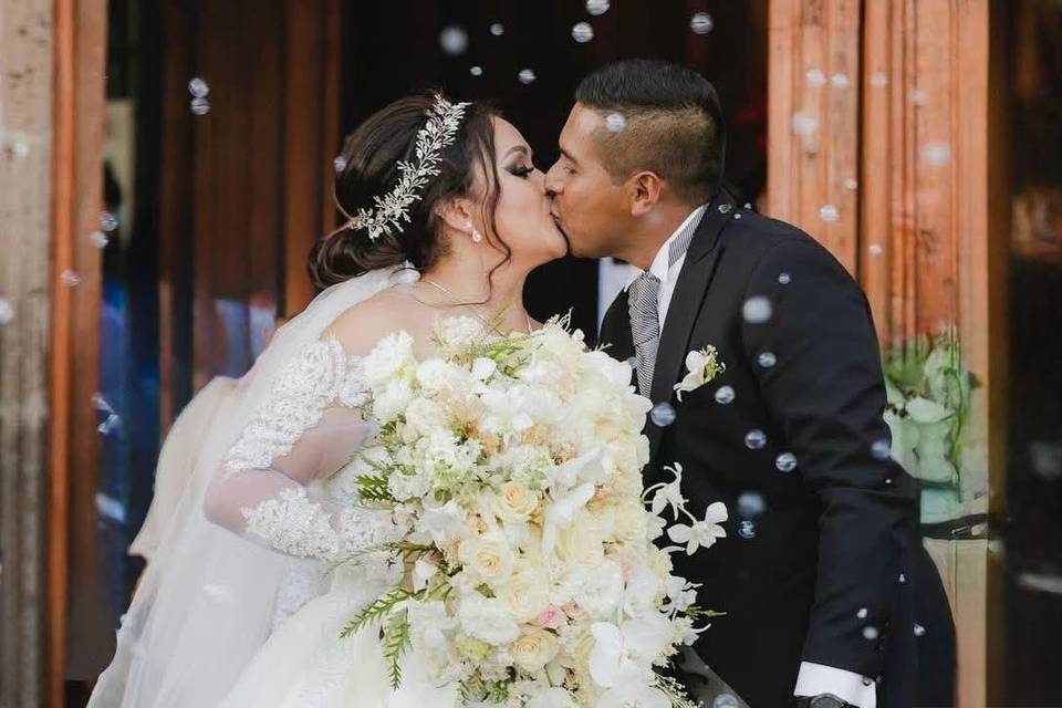 Mary + Gabo