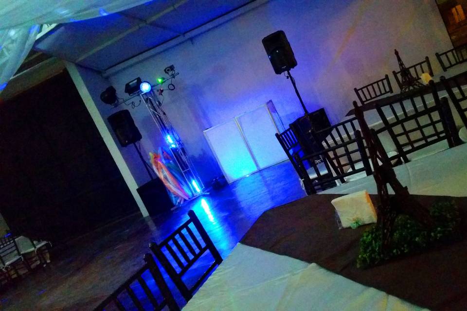 Luz y sonido para 150 invitados