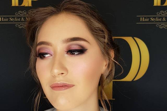 Maquillaje y peinado
