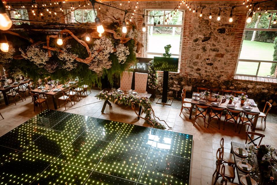 Montaje salón de piedra