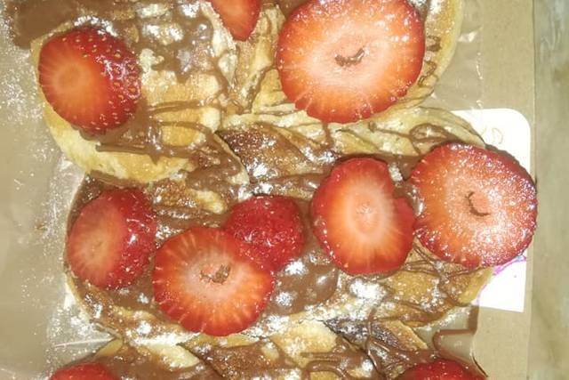 Hotcakes de chocolate con fresa