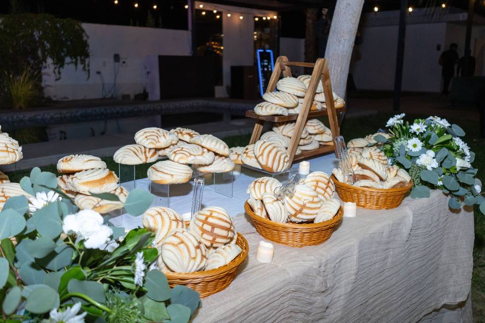 Mesa de cafe y pan