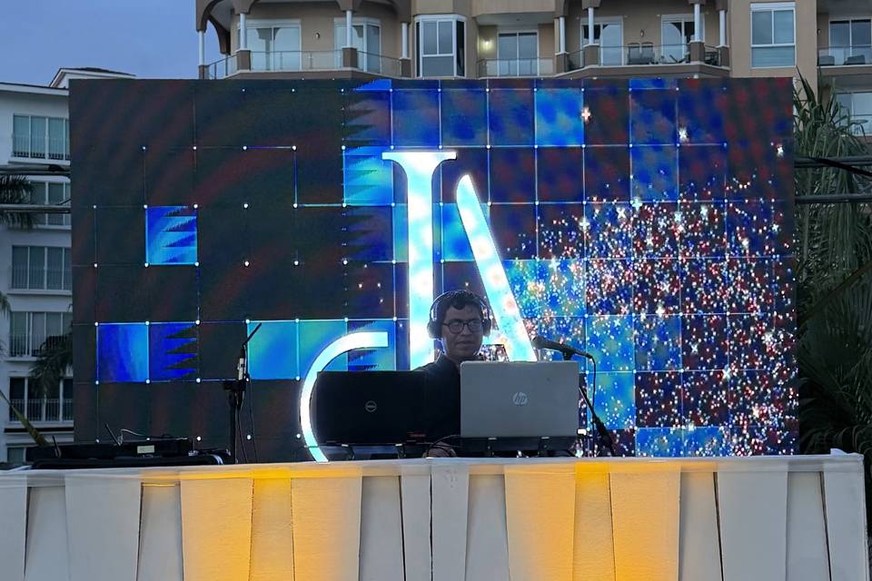 DJ Jimmy & Pantalla Led