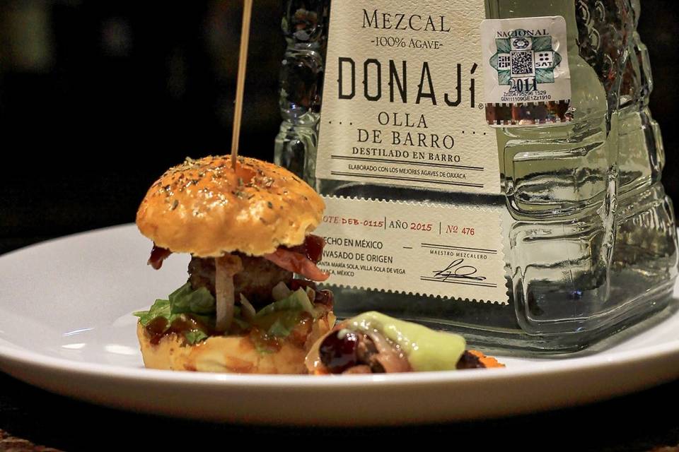 Mezcal Donají olla de baro