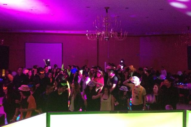 Poniendo el ambiente con el Dj