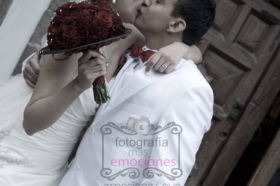 Beso de los novios