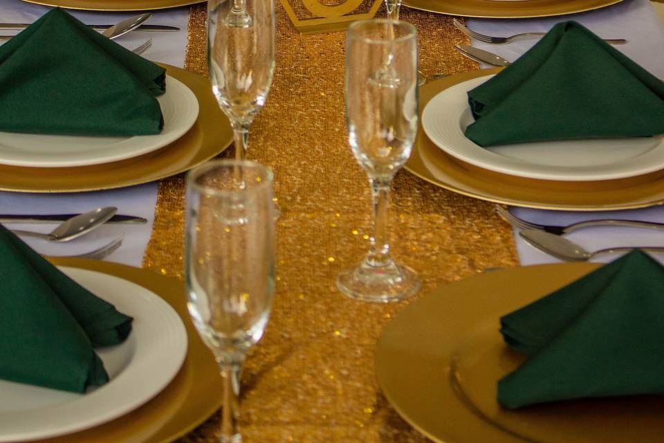 Mesa con servilletas verdes
