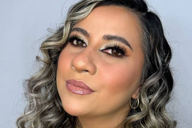 Estefania Flores Makeup Artist