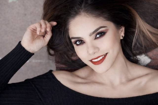 Look glam con labios rojos