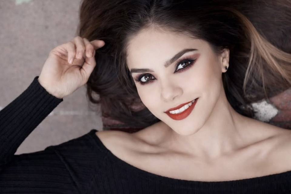 Look glam con labios rojos