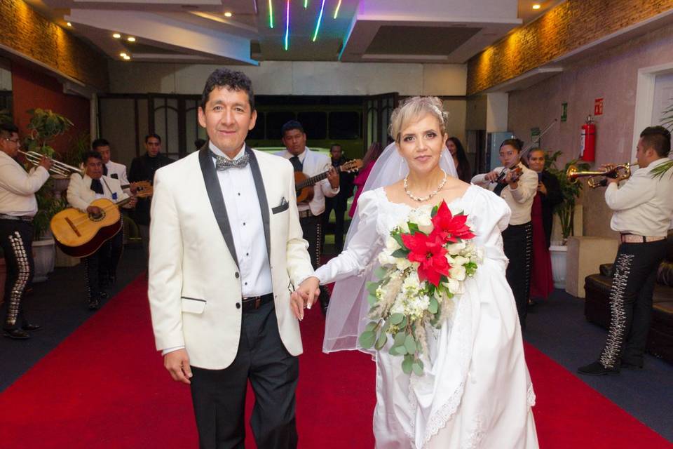 Novios en la alfombra roja