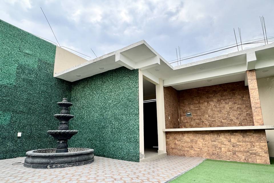Fuente y patio