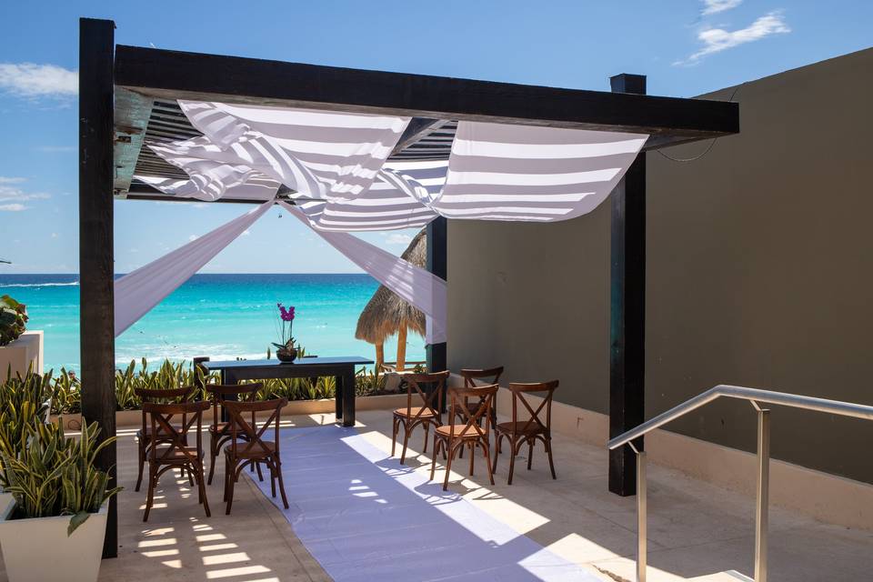 Gazebo con vista turquesa