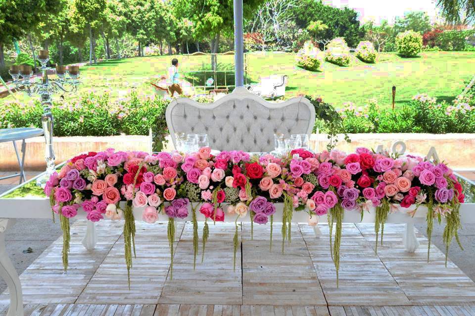 Mesa de novio rosas
