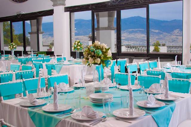 Montaje salón dorado