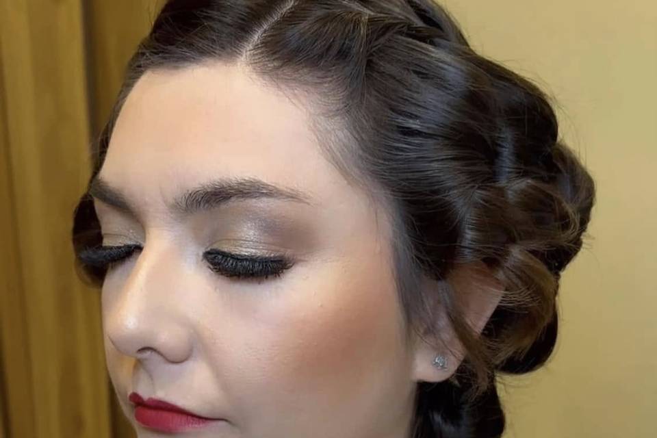 Maquillaje con labios rojos