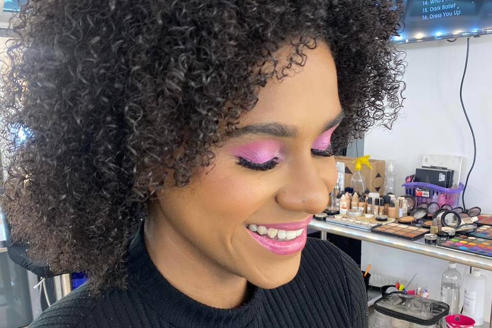 Maquillaje con sombras rosas