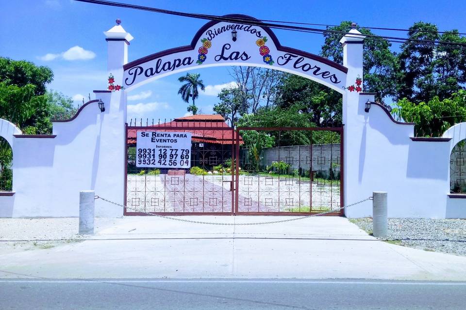 Entrada de la palapa