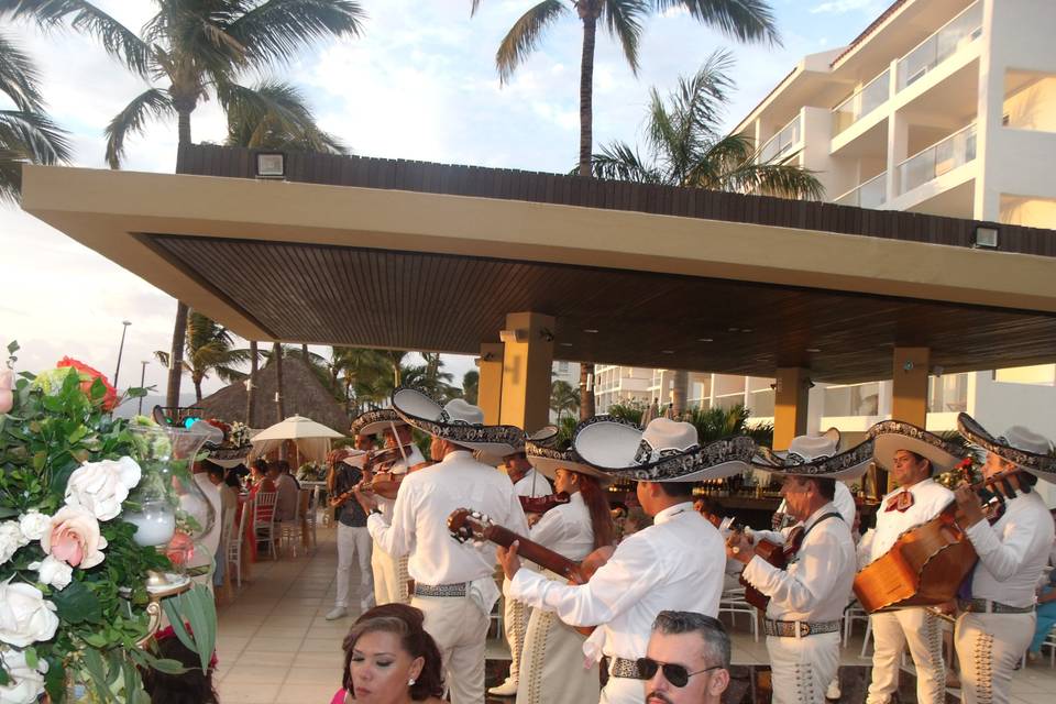 Mariachis para bodas en playa