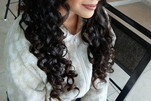 Novia con cabello suelto y corona
