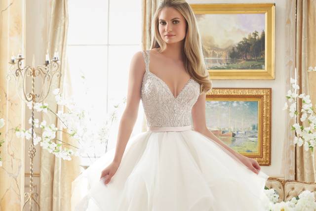 Mi Vestido Blanco Novias - ¿Cuál vestido te gusto más? Déjanos en los  comentarios 👇🤍 La colección deluxe de nuestra Casa de Novias está  inspirada en esa novia que busca vestidos de