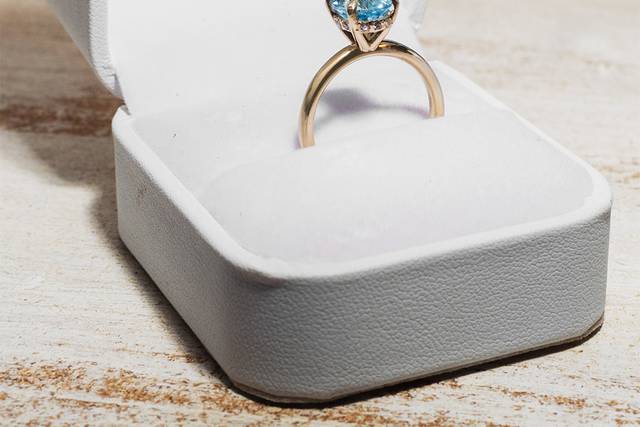 Anillo solitario topacio